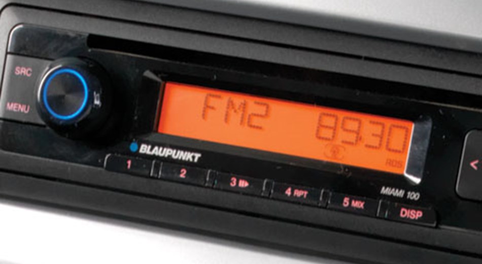  Sistema de áudio CD/MP3-Vehicle Feature Image