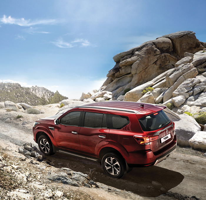 Nissan Terra dring in 4x4 mode on dirt road