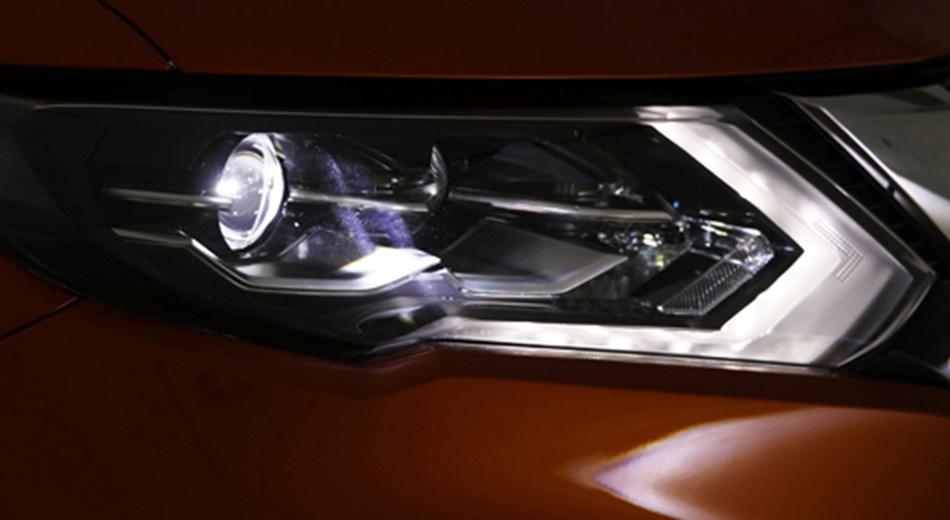 FARÓIS LED DISTINTIVOS-Vehicle Feature Image