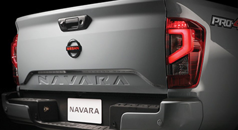 Nissan Navara C-shaped LED taillamps